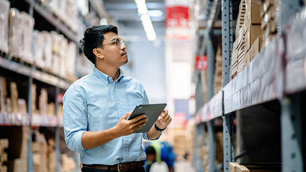 Retailers are moving beyond seasonal planning toward integrated, AI-driven decision frameworks that connect real-time demand signals, financial guardrails, and execution at the store level.