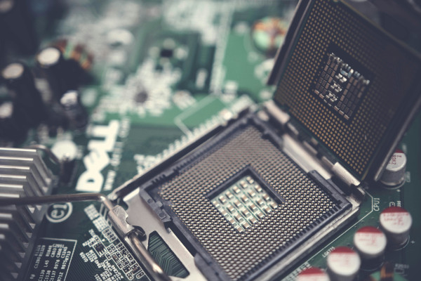 Labor costs continue to rise in the electronics supply chain, but industry research finds materials costs and backlogs easing. (Photo: Pexels/Pok Rie)